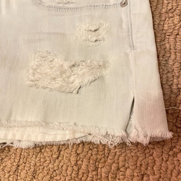 Aritzia Paradise Mine Bleached Denim Low-Rise Cutoff Shorts - US 28 - Picture 11 of 15